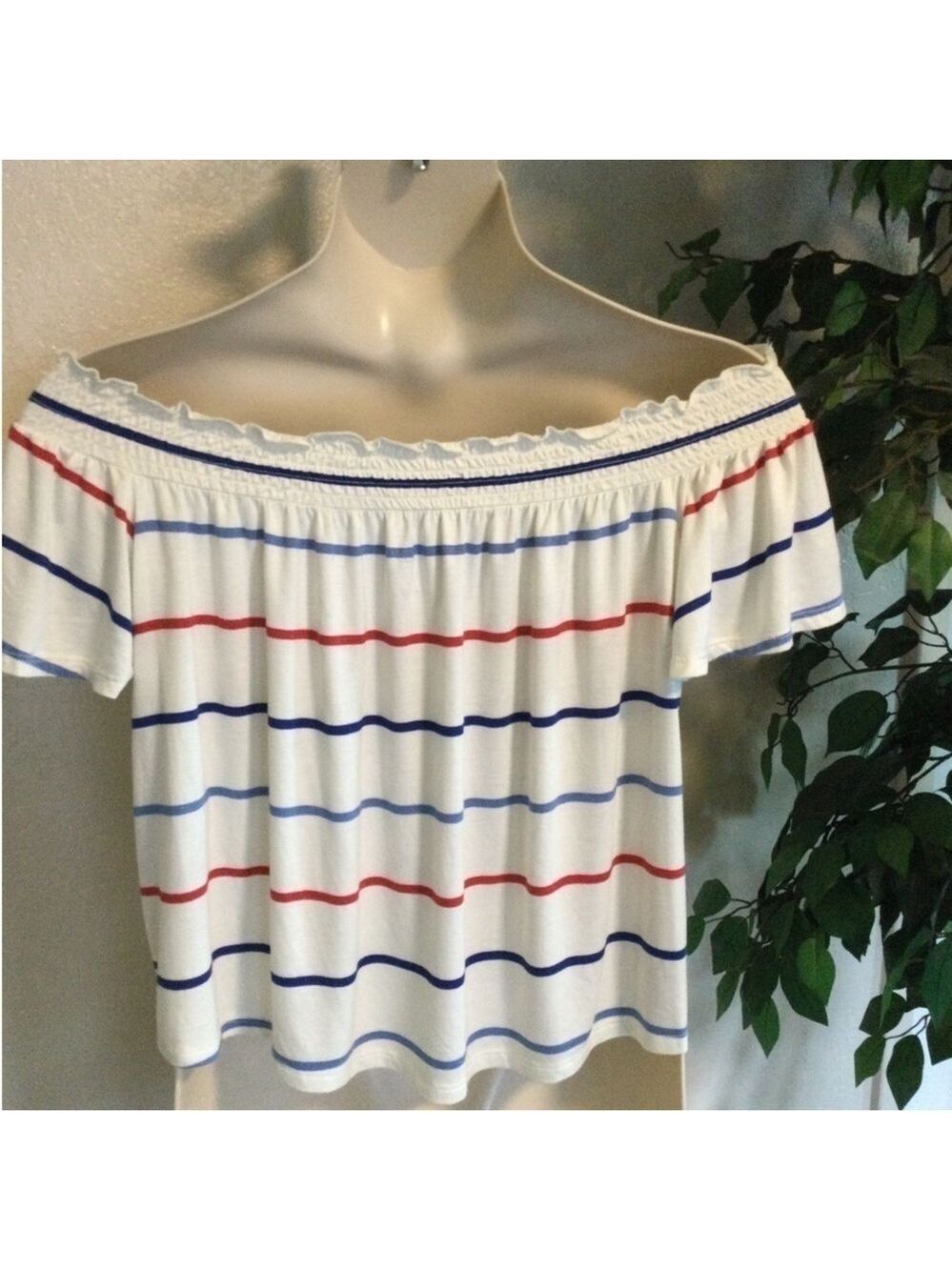 SO on or off shoulder short sleeve top Woman’s Juniors XL white blue red - Picture 10 of 15